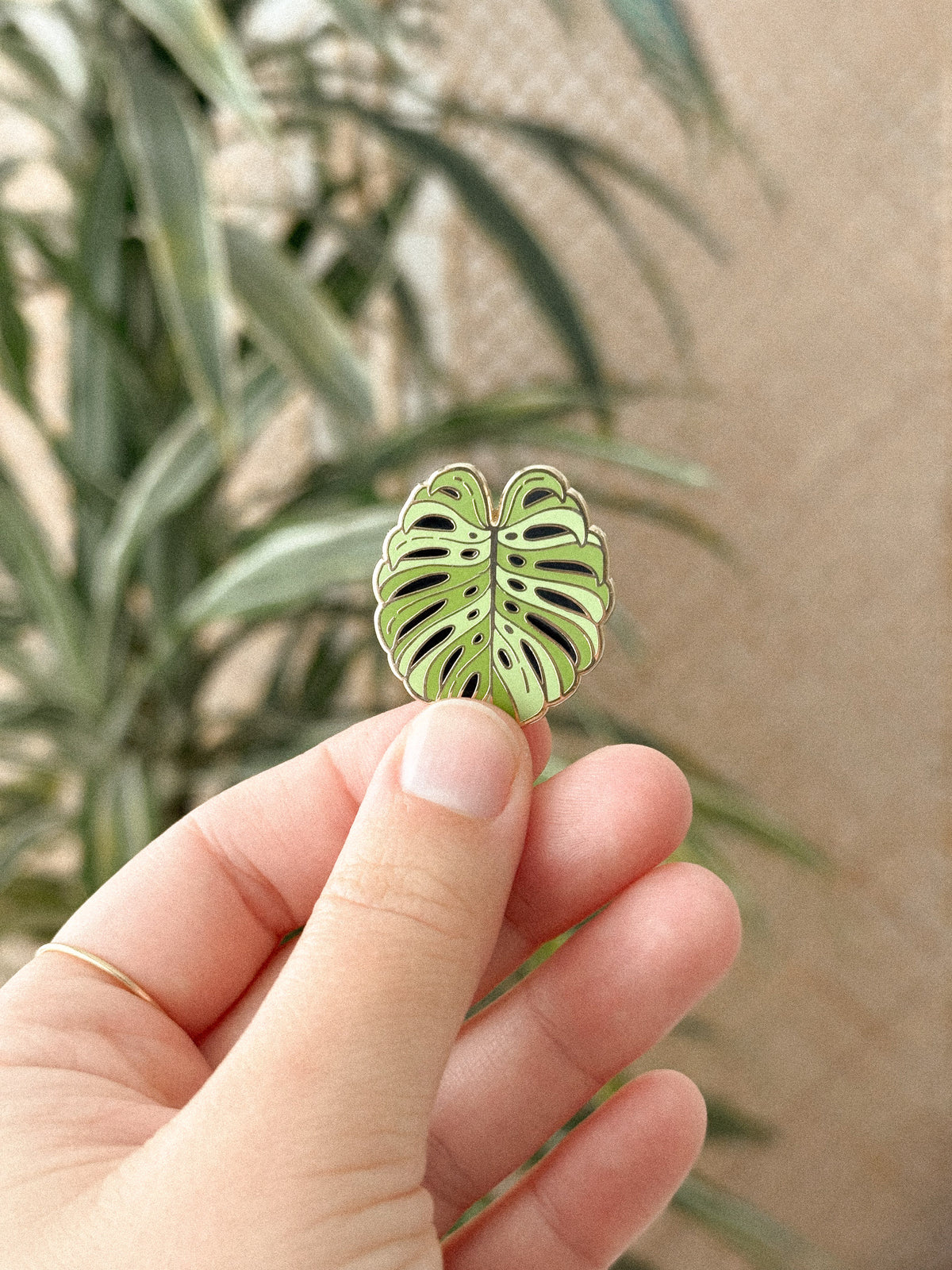 Monstera Enamel Pin (Gold)